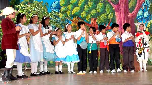 Alice in Wonderland Large Cast Kids Play