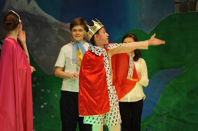 Emperor's New Clothes Play for kids