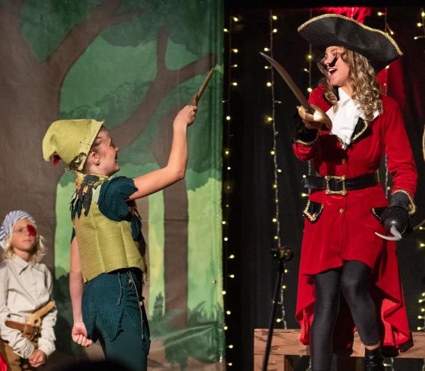 Peter Pan and Captain Hook Play for kids