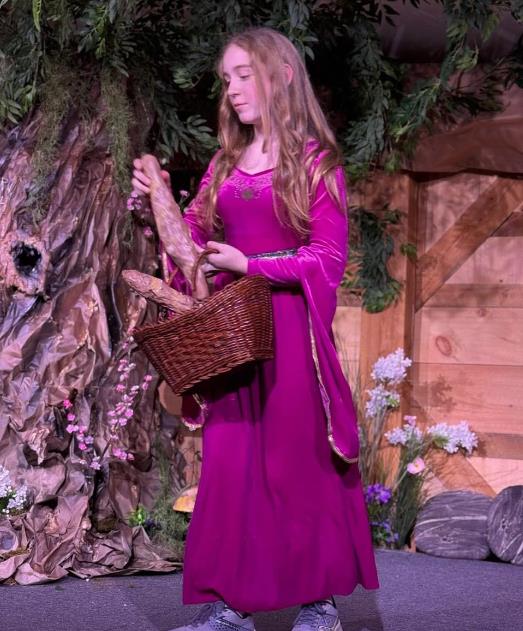 Maiden in Robin Hood script for kids