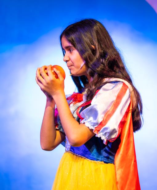 Snow White and the apple