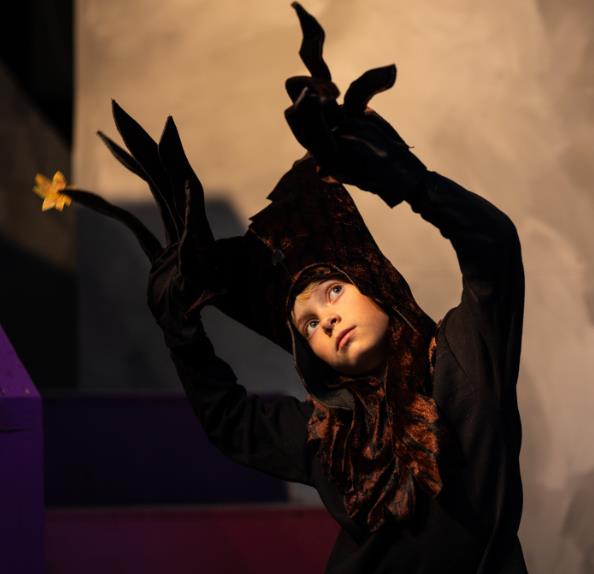 Kids perform Snow White